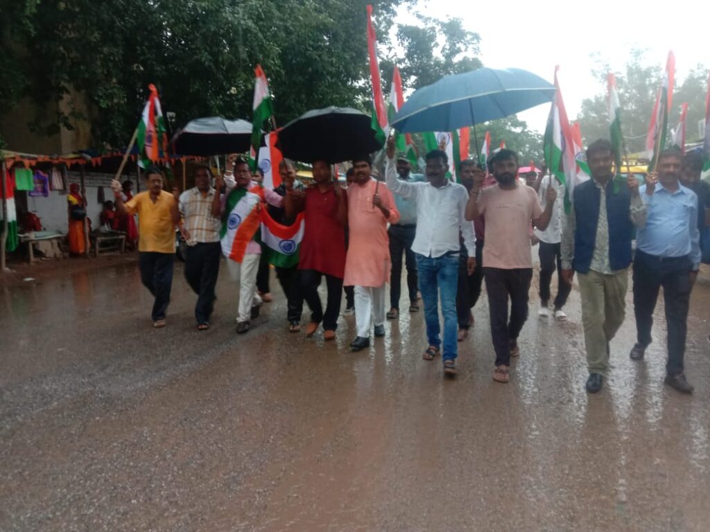 भाजपाइयों ने निकाला तिरंगा यात्रा भाजपाइयों ने निकाला तिरंगा यात्रा