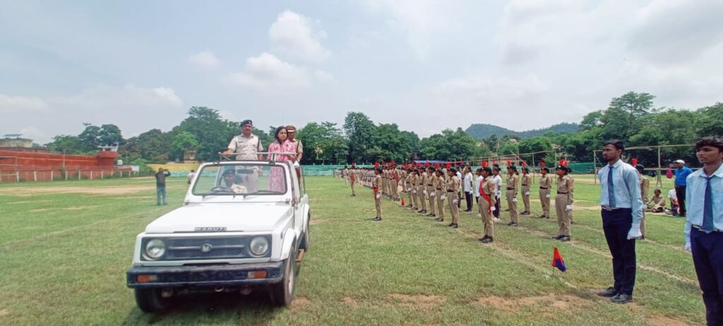 उपायुक्त एवं पुलिस अधीक्षक ने स्वतंत्रता दिवस की अंतिम तैयारियों का लिया जायजा, झंडोत्तोलन-राष्ट्रगान व परेड का हुआ पूर्वाभ्यास… उपायुक्त एवं पुलिस अधीक्षक ने स्वतंत्रता दिवस की अंतिम तैयारियों का लिया जायजा, झंडोत्तोलन-राष्ट्रगान व परेड का हुआ पूर्वाभ्यास…