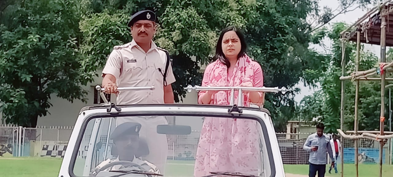 उपायुक्त एवं पुलिस अधीक्षक ने स्वतंत्रता दिवस की अंतिम तैयारियों का लिया जायजा, झंडोत्तोलन-राष्ट्रगान व परेड का हुआ पूर्वाभ्यास…
