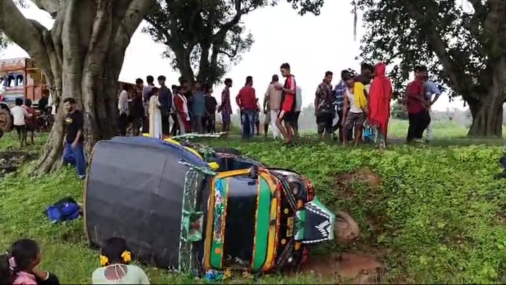 टेम्पू एवं मोटरसाइकिल में जोरदार टक्कर एक की मौके पर हुई मौत टेम्पू एवं मोटरसाइकिल में जोरदार टक्कर एक की मौके पर हुई मौत