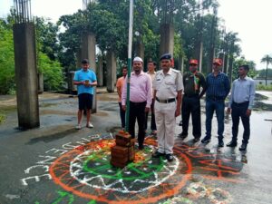 पुर्व सैनिक वेलफेयर ट्रस्ट एसोसिएशन चतरा इकाई ने किया झंडोतोलन