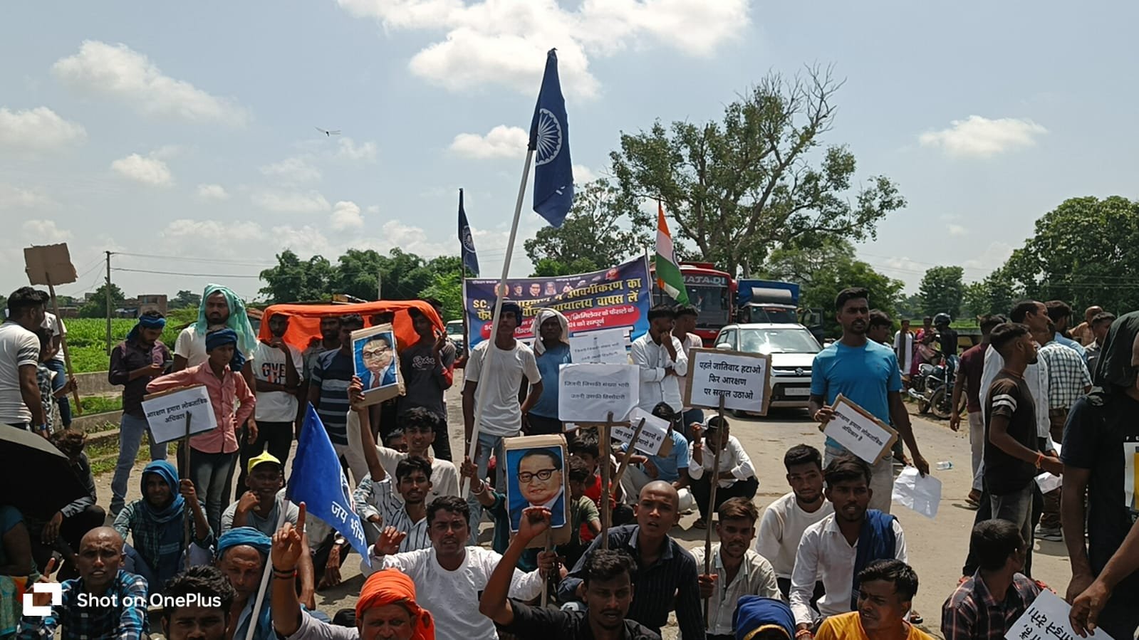 सुप्रीम कोर्ट के एससी एसटी आरक्षण के फैसले के खिलाफ लहलहे बस स्टैंड को लोगों ने किया जाम