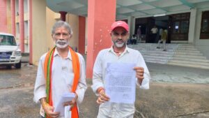 हरका मोंगर की रोड अत्यंत खराब,आजसू के ज़िला उपाध्यक्ष ने डीसी को सौपा ज्ञापन,सड़क निर्माण कराने का लगाया गुहार