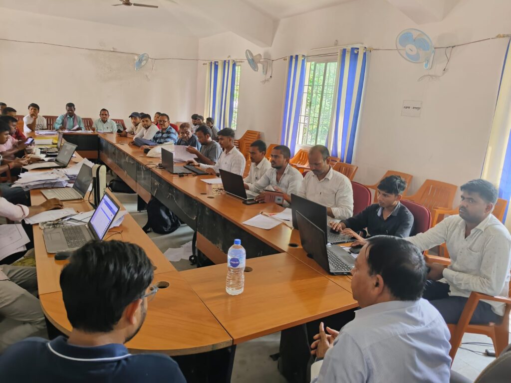 अबुआ आवास के कार्यों में तेज़ी लाने के उद्देश्य से रविवार को भी खुले रहे प्रखंड कार्यालय,डीडीसी ने विभिन्न प्रखंडों का किया निरीक्षण अबुआ आवास के कार्यों में तेज़ी लाने के उद्देश्य से रविवार को भी खुले रहे प्रखंड कार्यालय,डीडीसी ने विभिन्न प्रखंडों का किया निरीक्षण