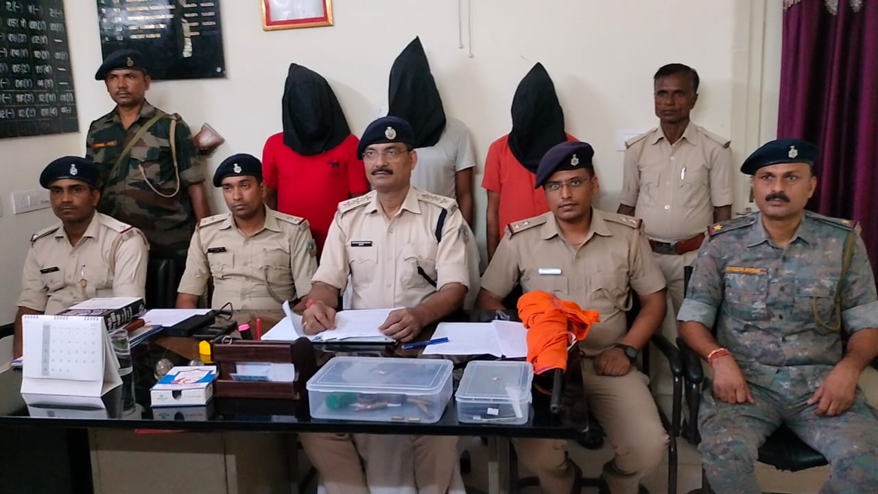दहशत फैलाने की फिराक में घूम रहे तीन जेजेएमपी के सहयोगी सदस्य गिरफ्तार