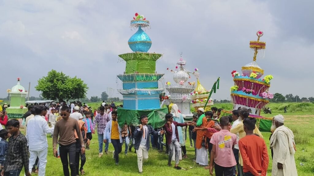 मुहर्रम के चालिसवा का निकला जुलुस उमड़ी भीड़ मुहर्रम के चालिसवा का निकला जुलुस उमड़ी भीड़