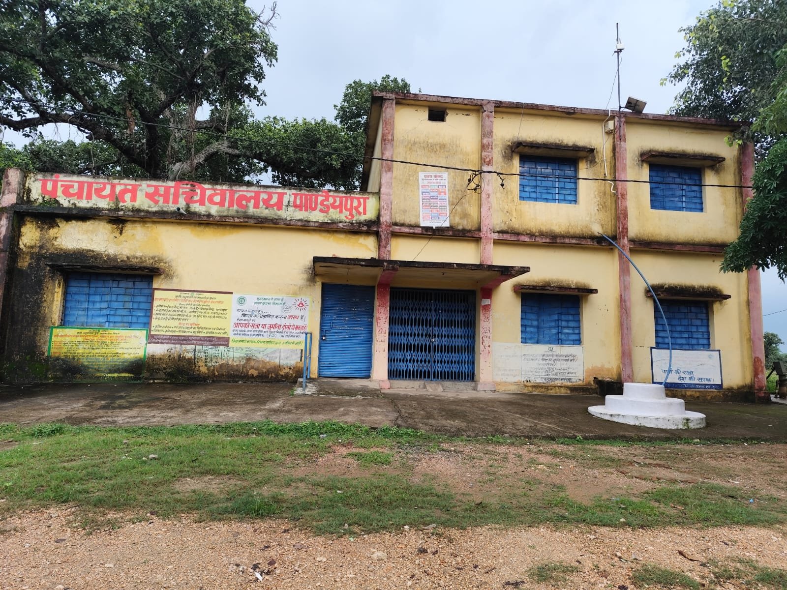 झारखंड में अब मुर्दे भी कर रहे हैं खुदाई … मृत महिला बनी मजदूर झारखंड में अब मुर्दे भी कर रहे हैं खुदाई … मृत महिला बनी मजदूर