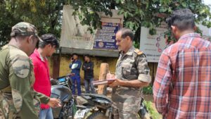 घाघरा गुमला घाघरा थाना गेट के समीप चला एंटी क्राइम वाहन चेकिंग अभियान