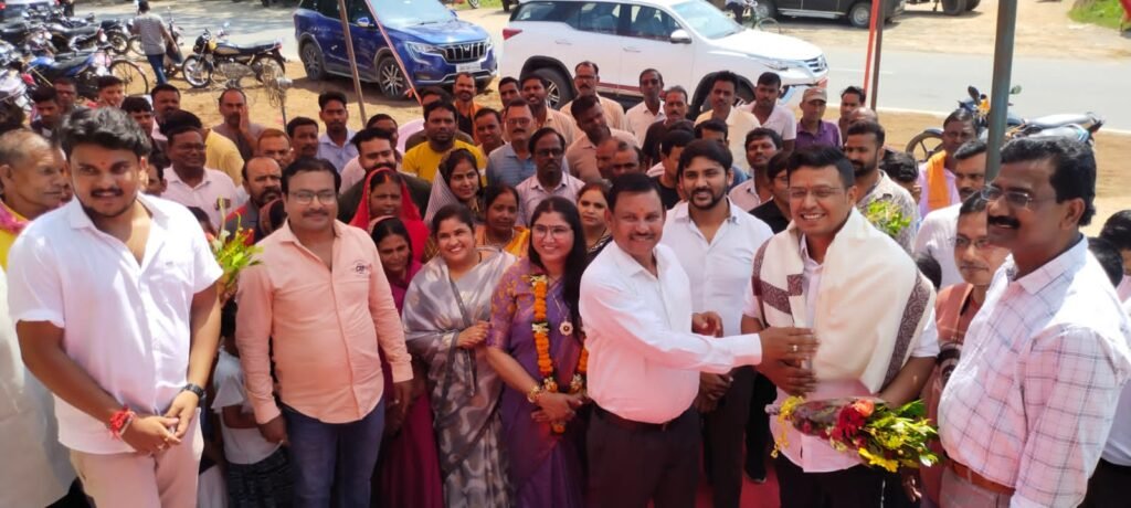 हीरो मोटर कॉर्प का फेस्टीव काउंटर खुलने से आसपास के लोगों में खुशी की लहर