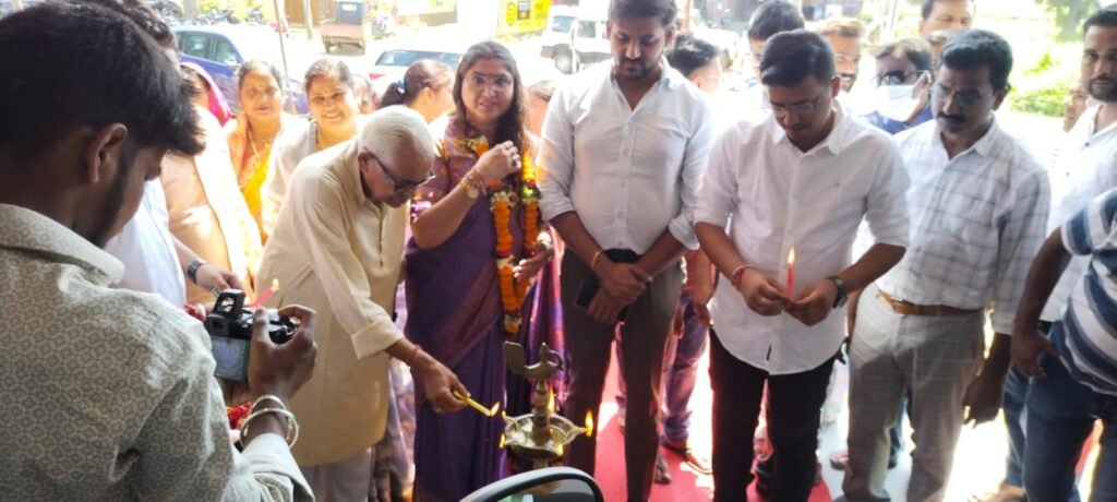 हीरो मोटर कॉर्प का फेस्टीव काउंटर खुलने से आसपास के लोगों में खुशी की लहर