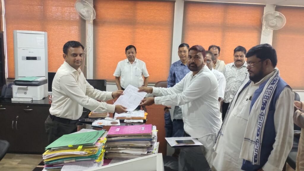 फोटोयुक्त मतदाता सूचि के द्वितीय विशेष संक्षिप्त पुनरीक्षण कार्यक्रम के पश्चात उपायुक्त ने विभिन्न दलों के साथ बैठक की फोटोयुक्त मतदाता सूचि के द्वितीय विशेष संक्षिप्त पुनरीक्षण कार्यक्रम के पश्चात उपायुक्त ने विभिन्न दलों के साथ बैठक की