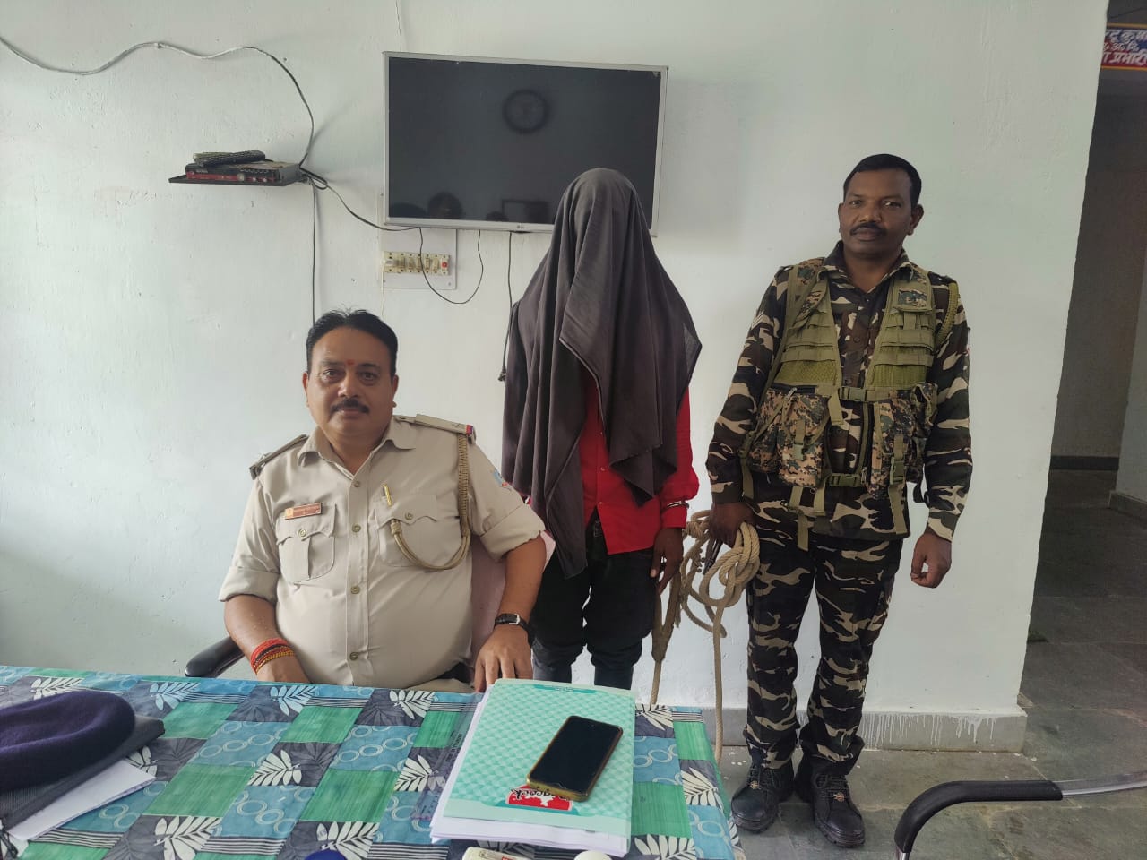 Nawa Bazar: पिकअप लूट कांड में फरार अभियुक्त को गिरफ्तार कर न्यायिक हिरासत भेजा गया