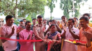 घाघरा थाना चौक में गणेश पुजा को लेकर पंडाल का उद्घाटन जिला परिषद सदस्य सतवंती देवी थाना प्रभारी तरुण कुमार एवं घाघरा मुखिया योगेंद्र भगत ने संयुक्त रूप से फीता काटकर किया
