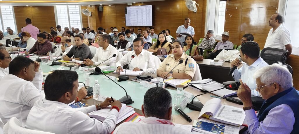 जिला विकास समन्वय एवं निगरानी समिति(दिशा)की बैठक में पलामू सांसद ने जिले में संचालित विकासात्मक कार्यों की समीक्षा की जिला विकास समन्वय एवं निगरानी समिति(दिशा)की बैठक में पलामू सांसद ने जिले में संचालित विकासात्मक कार्यों की समीक्षा की