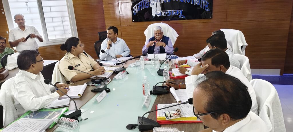 जिला विकास समन्वय एवं निगरानी समिति(दिशा)की बैठक में पलामू सांसद ने जिले में संचालित विकासात्मक कार्यों की समीक्षा की जिला विकास समन्वय एवं निगरानी समिति(दिशा)की बैठक में पलामू सांसद ने जिले में संचालित विकासात्मक कार्यों की समीक्षा की