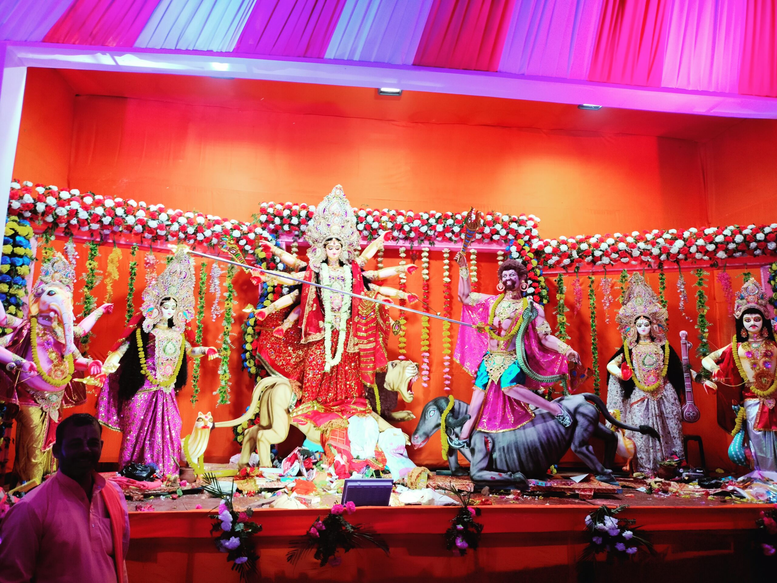 दुर्गा पूजा को लेकर चचेरिया गांव में हुई बैठक, धूमधाम से पूजा मनाने का लिया निर्णय