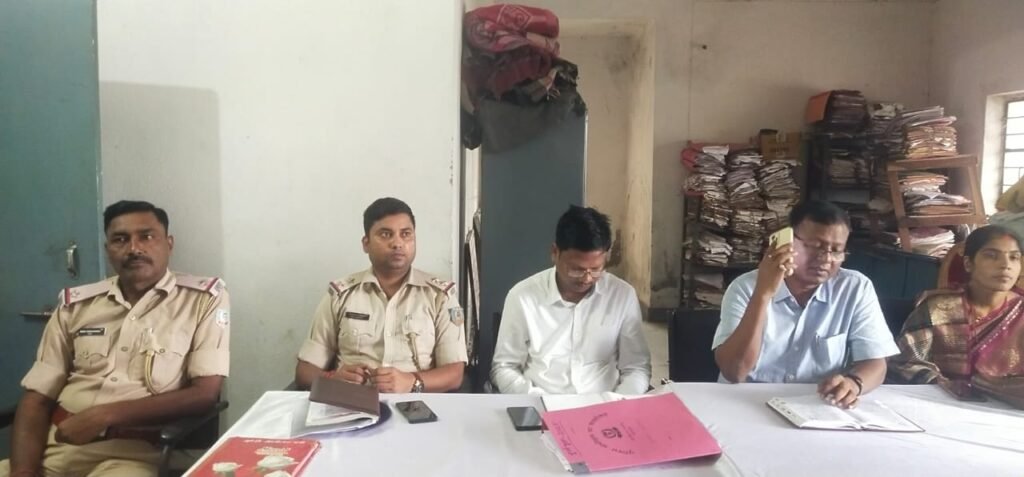 Palamu: नावा बाज़ार थाना में दुर्गा पूजा को लेकर शांति समिति की हुई बैठक Palamu: नावा बाज़ार थाना में दुर्गा पूजा को लेकर शांति समिति की हुई बैठक