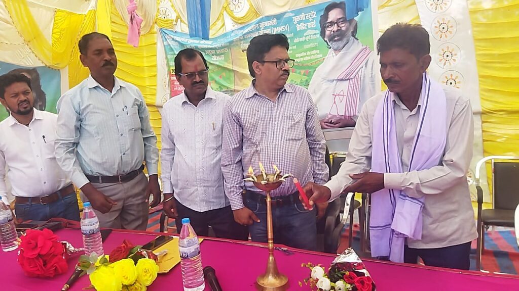 सरकार आपके द्वार कार्यक्रम में जनता का समस्या दूर किया जा रहा है:मनोज कुमार तिवारी