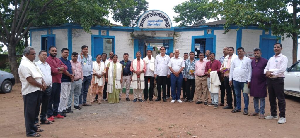 मनिका:प्रखंड स्तरीय बीआरसी कार्यालय में धूमधाम से मना शिक्षक दिवस मनिका:प्रखंड स्तरीय बीआरसी कार्यालय में धूमधाम से मना शिक्षक दिवस