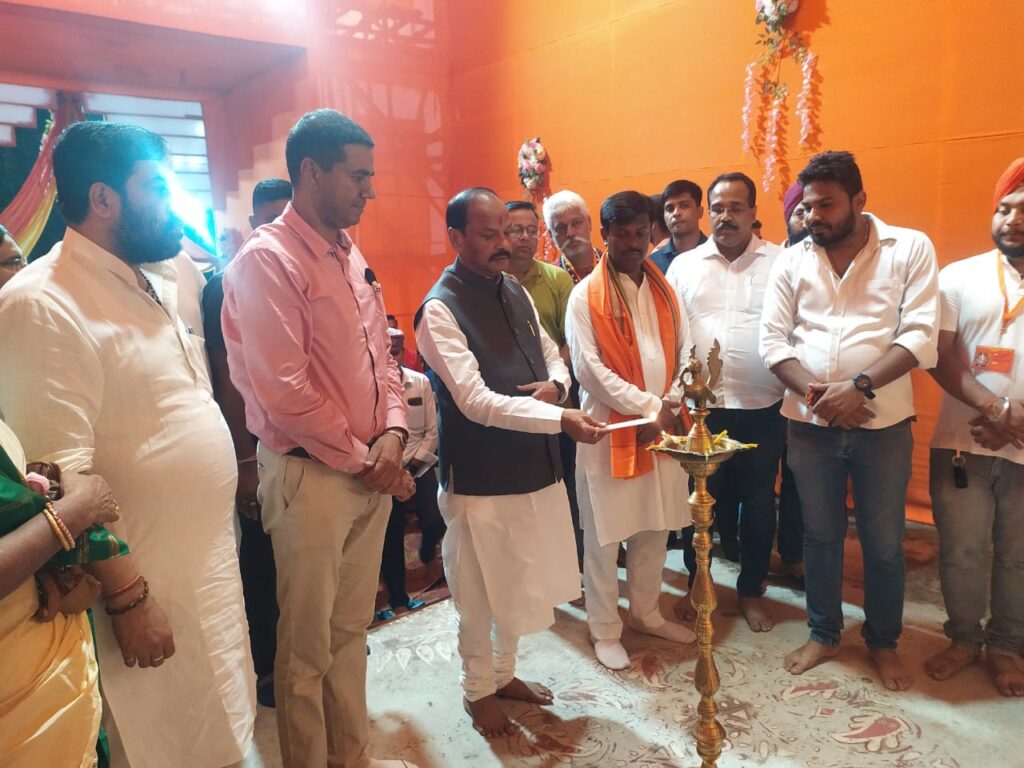 टेल्को में गवर्नर के हाथों हुआ भव्य गणेश पूजा पंडाल का उद्घाटन टेल्को में गवर्नर के हाथों हुआ भव्य गणेश पूजा पंडाल का उद्घाटन