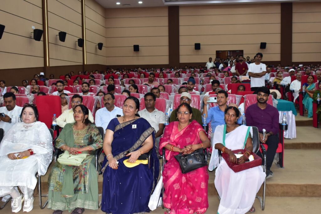 पलामू जिला प्रशासन एवं लायंस क्लब ऑफ मेदिनीनगर की ओर से सी.पी.आर. प्रशिक्षण पलामू जिला प्रशासन एवं लायंस क्लब ऑफ मेदिनीनगर की ओर से सी.पी.आर. प्रशिक्षण