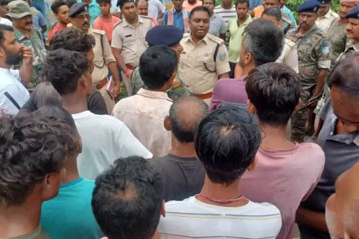 धनबाद :चिरकुंडा थाना क्षेत्र में माहौल बिगाड़ने की कोशिश की गयी धनबाद :चिरकुंडा थाना क्षेत्र में माहौल बिगाड़ने की कोशिश की गयी