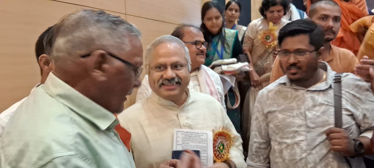 हरिद्वार में आयोजित धर्म संसद में धर्मचंद्र पोद्दार समेत अन्य हिस्सा लिये हरिद्वार में आयोजित धर्म संसद में धर्मचंद्र पोद्दार समेत अन्य हिस्सा लिये