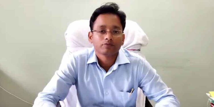 नेतरहाट की खूबसूरत वादियों में स्ट्रॉबेरी के बाद सेब की हो रही है खेती नेतरहाट की खूबसूरत वादियों में स्ट्रॉबेरी के बाद सेब की हो रही है खेती