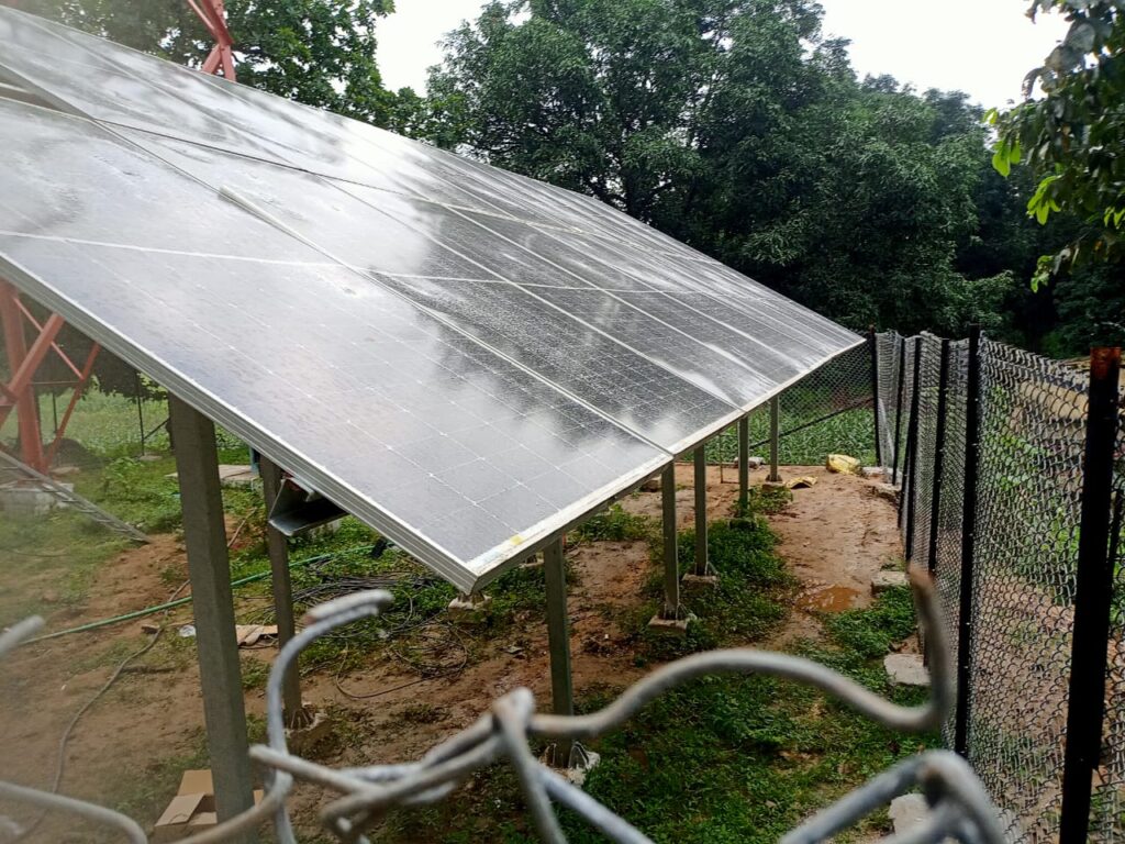 माओवादी संगठन ने दूरूप गांव के निर्माणाधीन मोबाइल टावर को आग लगाया, सोलर पैनल को तहस-नहस किया माओवादी संगठन ने दूरूप गांव के निर्माणाधीन मोबाइल टावर को आग लगाया, सोलर पैनल को तहस-नहस किया