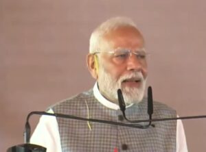भारी बारिश के बीच जमशेदपुर में सभा को संबोधित किये पीएम मोदी