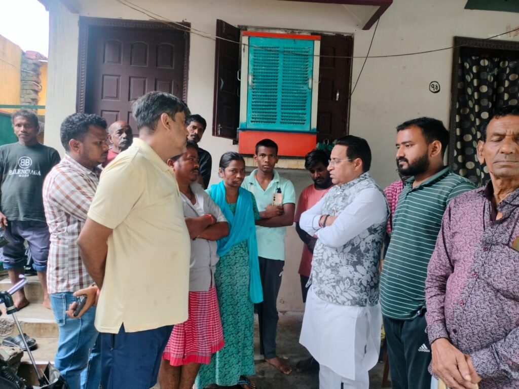 उत्पाद सिपाही भर्ती दौड़ में जान गंवाने वाले जमशेदपुर के युवक को भाजपा व राज्यपाल रघुवर दास देंगे 1 - 1 लाख रुपये की सहायता राशि उत्पाद सिपाही भर्ती दौड़ में जान गंवाने वाले जमशेदपुर के युवक को भाजपा व राज्यपाल रघुवर दास देंगे 1 - 1 लाख रुपये की सहायता राशि