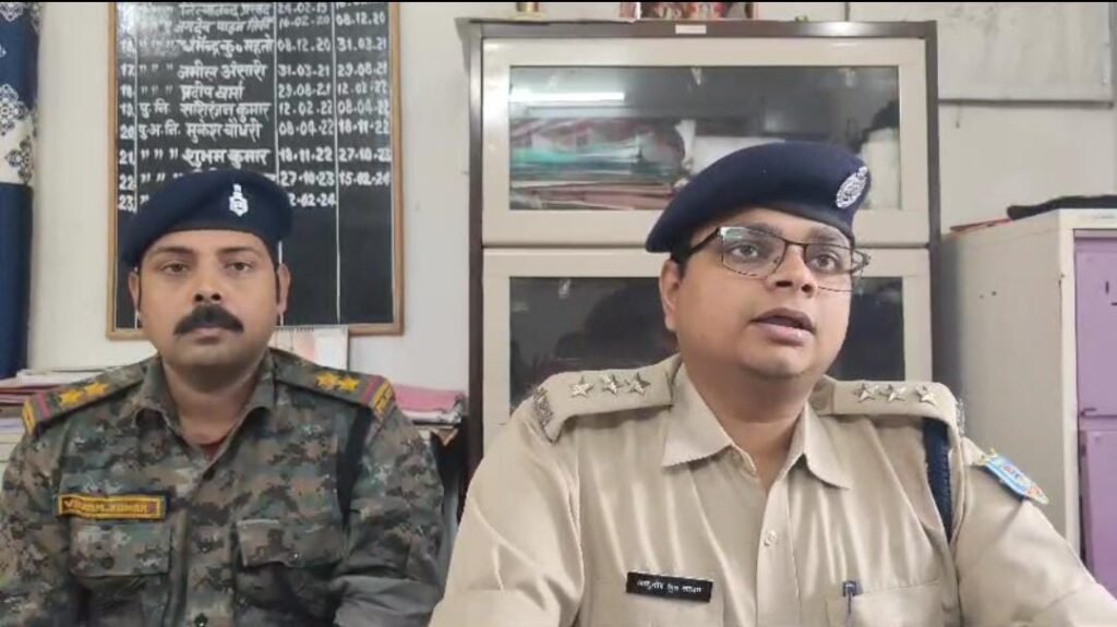Latehar:एरिया कमांडर समेत पीएलएफआई के तीन उग्रवादी गिरफ्तार