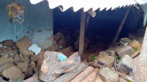 भारी वर्षा होने के कारण घर का दीवार गिरा:एक की मौत एक नववर्षीय पुत्री घायल