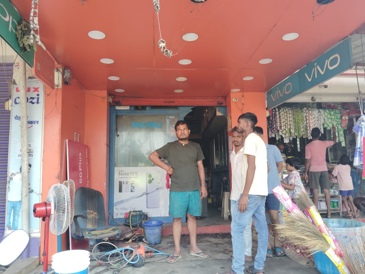 मोबाइल दुकान में लगी आग लाखों रुपए की संपत्ति जलकर हुई क्षतिग्रस्त