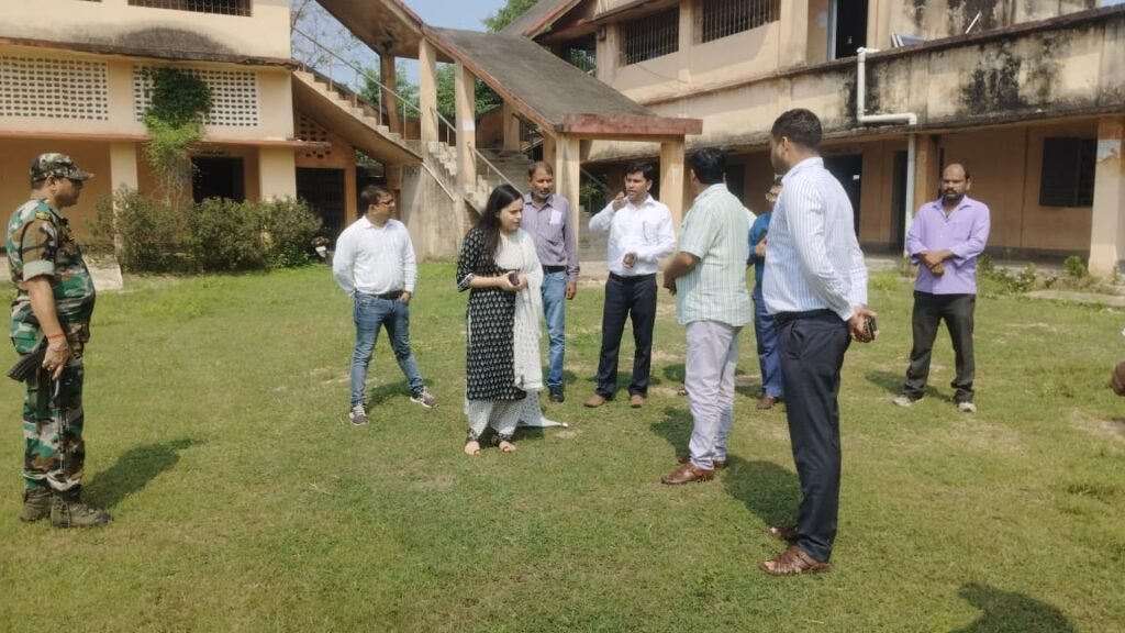 उपायुक्त ने विभिन्न परीक्षा केन्द्रों का किया निरीक्षण