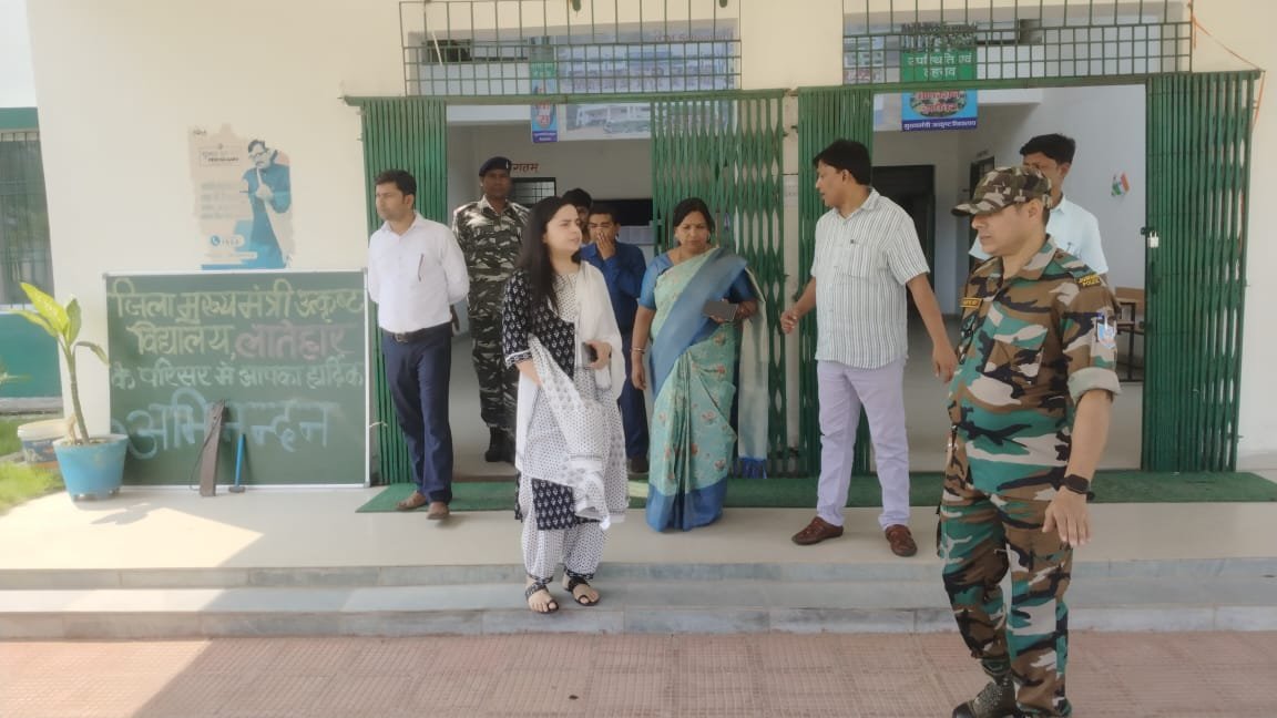 उपायुक्त ने विभिन्न परीक्षा केन्द्रों का किया निरीक्षण उपायुक्त ने विभिन्न परीक्षा केन्द्रों का किया निरीक्षण