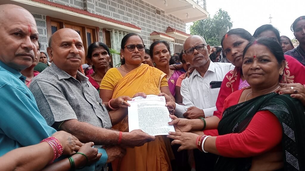 रसोईया संघ ने अपनी मांगों को लेकर शिक्षा मंत्री के पूर्व प्रतिनिधि सुदामा प्रसाद को सौंपा ज्ञापन रसोईया संघ ने अपनी मांगों को लेकर शिक्षा मंत्री के पूर्व प्रतिनिधि सुदामा प्रसाद को सौंपा ज्ञापन