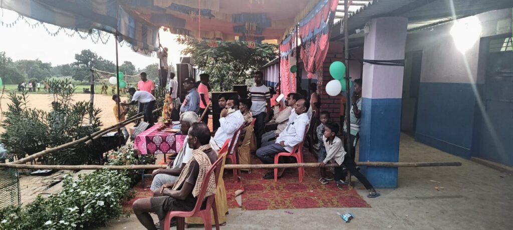 चंदवा प्रखंड के बरवाडीह में तीन दिवसीय फुटबॉल टूर्नामेंट का हुआ समापन चंदवा प्रखंड के बरवाडीह में तीन दिवसीय फुटबॉल टूर्नामेंट का हुआ समापन