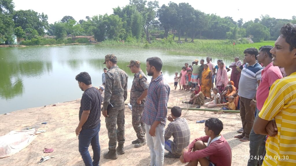 gumla news:गहरे तालाब में डूबने से युवक का हुआ मौत,एक दिन बाद पुलिस ने किया शव बरामद gumla news:गहरे तालाब में डूबने से युवक का हुआ मौत,एक दिन बाद पुलिस ने किया शव बरामद