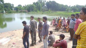 gumla news:गहरे तालाब में डूबने से युवक का हुआ मौत,एक दिन बाद पुलिस ने किया शव बरामद