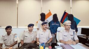 Jharkhand:पुलिस ने तीन स्नैचरों को किया गिरफ्तार,18 मोबाइल और एक बुलेट बरामद