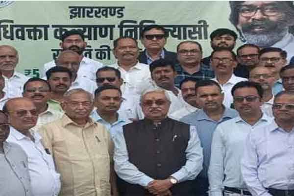 अधिवक्ता के परिवार के सदस्यों को भी मिलेगा बीमा का लाभ अधिवक्ता के परिवार के सदस्यों को भी मिलेगा बीमा का लाभ