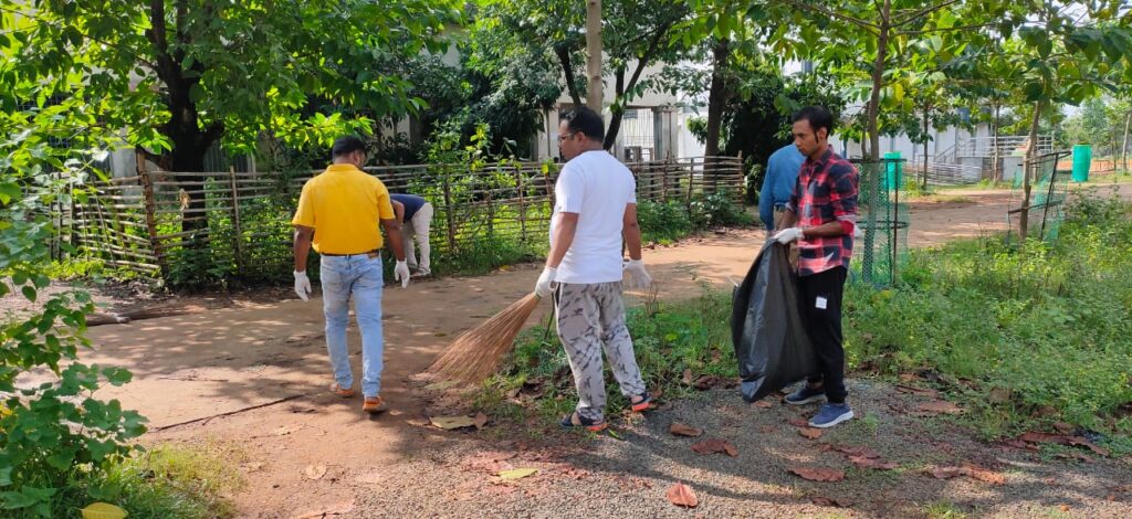 अग्रणी बैंक द्वारा स्वच्छता ही सेवा पखवाड़े अंतर्गत सफाई अभियान चलाया गया अग्रणी बैंक द्वारा स्वच्छता ही सेवा पखवाड़े अंतर्गत सफाई अभियान चलाया गया