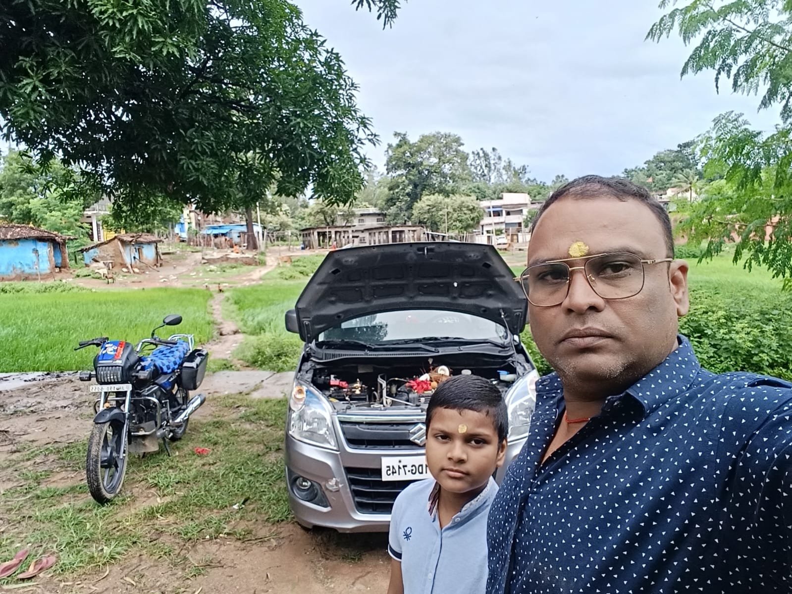 मनिका प्रखंड में धूमधाम से मनाई गई विश्वकर्मा पूजा मनिका प्रखंड में धूमधाम से मनाई गई विश्वकर्मा पूजा
