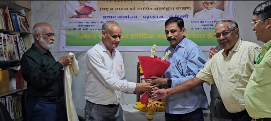 नई दिल्ली में पत्रकार राजकमल को मिला मदन लाल ढींगरा सम्मान नई दिल्ली में पत्रकार राजकमल को मिला मदन लाल ढींगरा सम्मान