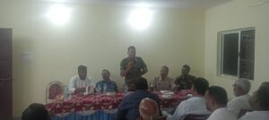 दुर्गा पूजा शांतिपूर्ण तरीके से संपन्न कराने को लेकर मनिक थाना परिसर में शांति समिति की हुई बैठक