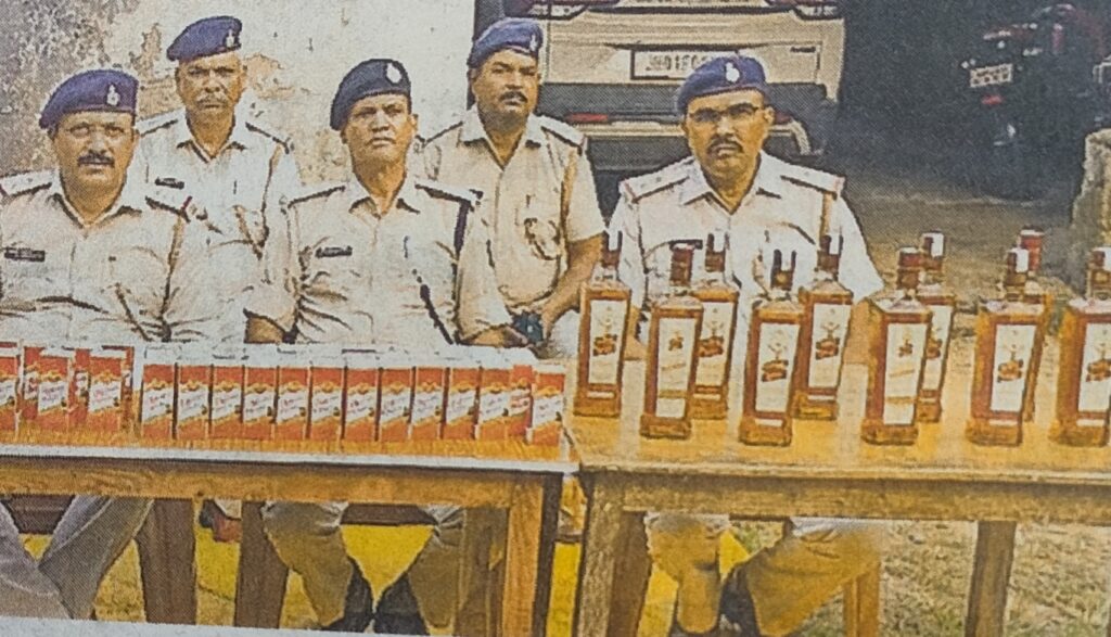 पंडवा थाना प्रभारी ने गश्ति के दौरान पिकअप वाहन से अवैध शराब किया जब्त पंडवा थाना प्रभारी ने गश्ति के दौरान पिकअप वाहन से अवैध शराब किया जब्त