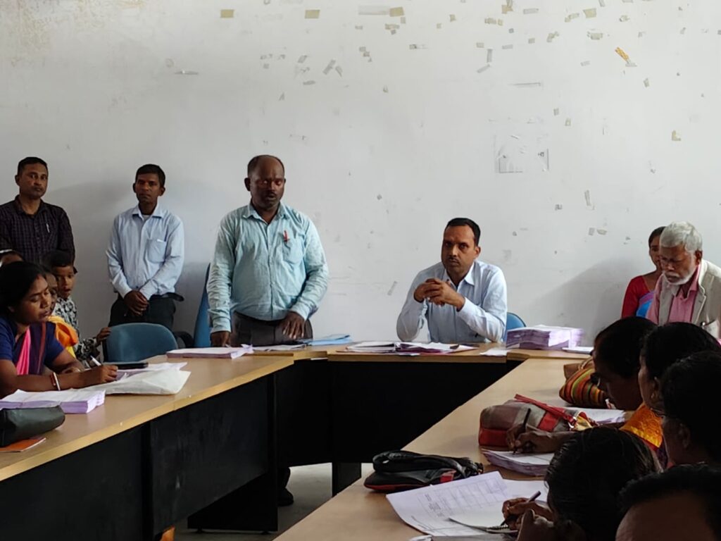 विधानसभा चुनाव को लेकर मतदाता पर्ची वितरण करने का दिए निर्देश: प्रखंड विकास पदाधिकारी विधानसभा चुनाव को लेकर मतदाता पर्ची वितरण करने का दिए निर्देश: प्रखंड विकास पदाधिकारी
