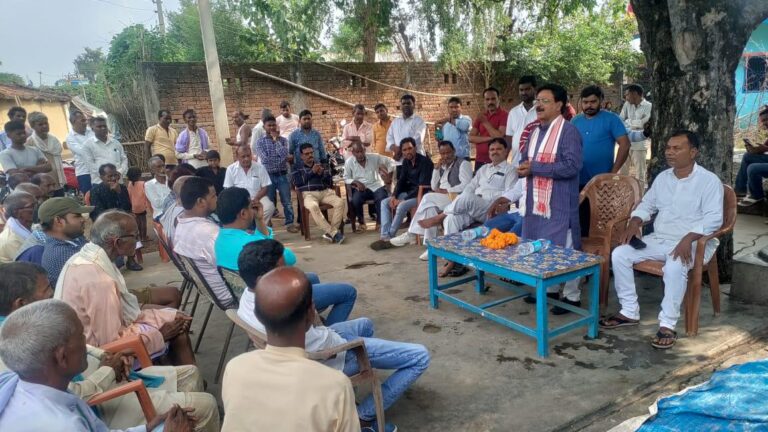 विधानसभा चुनाव:बसपा प्रत्याशी राजन मेहता ने विश्रामपुर में किया जन सम्पर्क अभियान