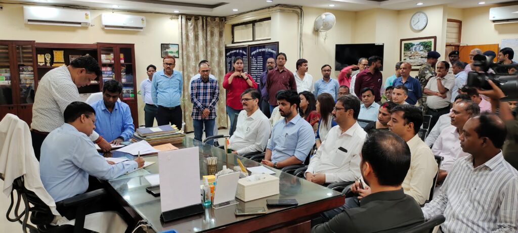 रांची के नये उपायुक्त मंजूनाथ भजंत्री ने किया पदभार रांची के नये उपायुक्त मंजूनाथ भजंत्री ने किया पदभार